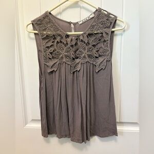 Chloe K Lace Detail Sleeveless Blouse. Woman’s Size Large. Grey colored.